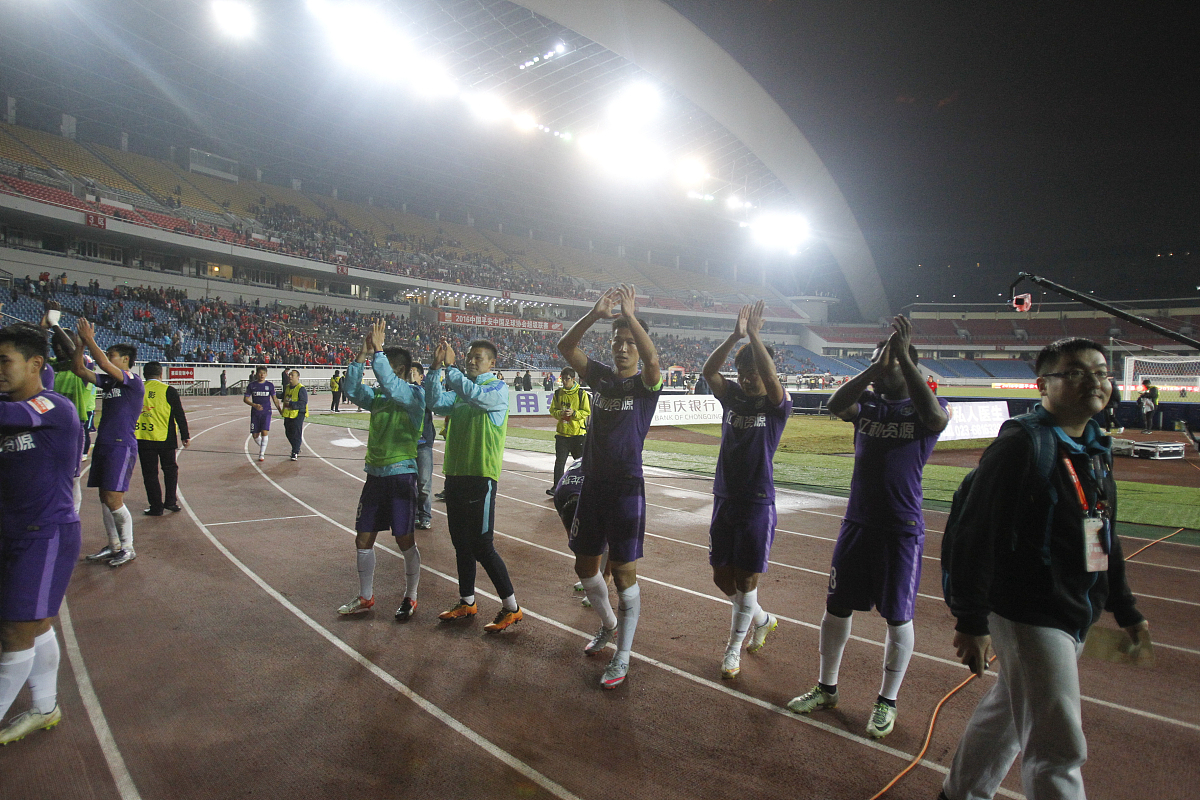 包含在广州队赛场上演欧洲杯，高光操作，引发观众齐声高喊的词条