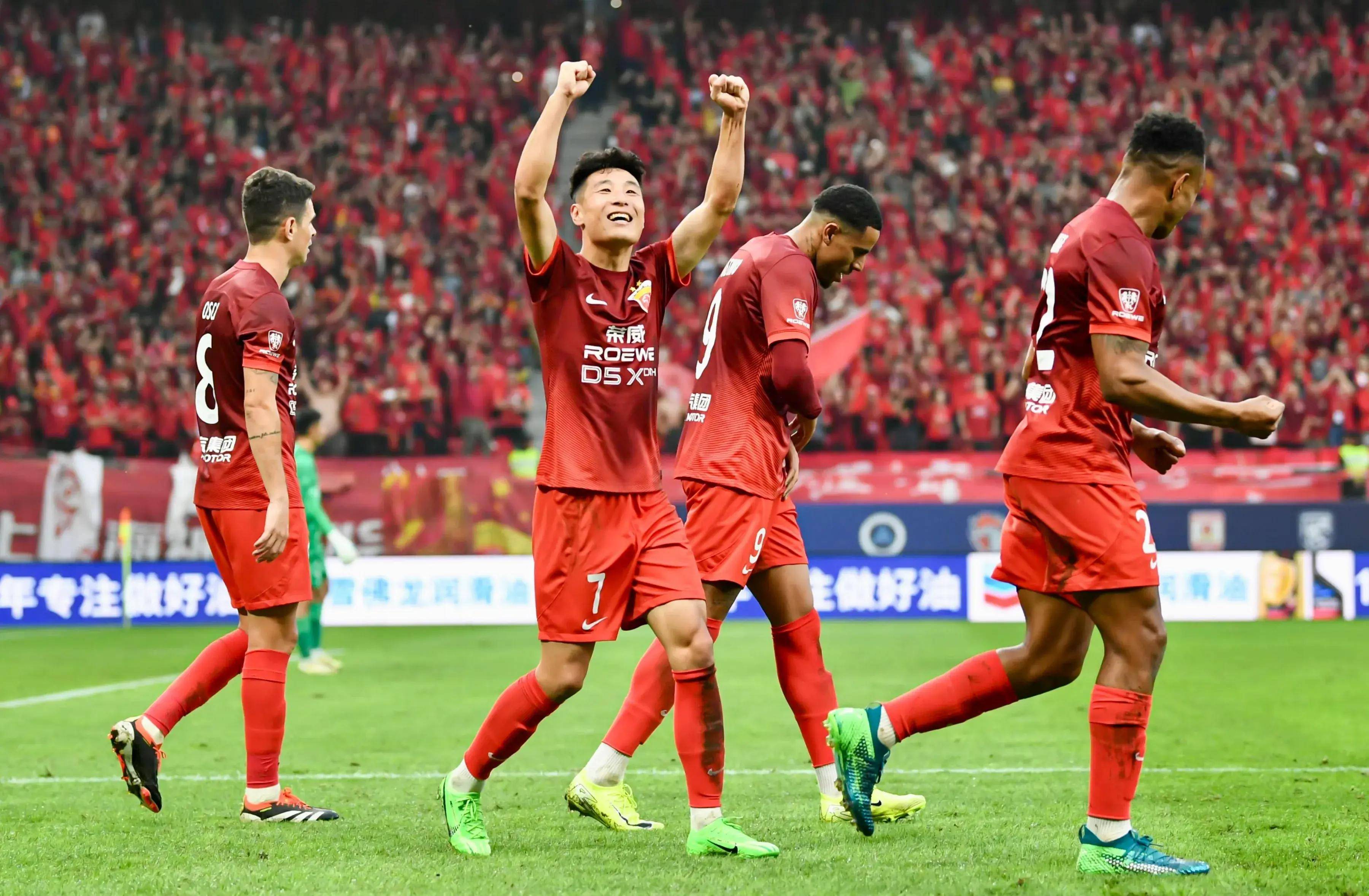 关于上海海港在亚冠中打出绝杀，被誉为观众齐声高喊的信息