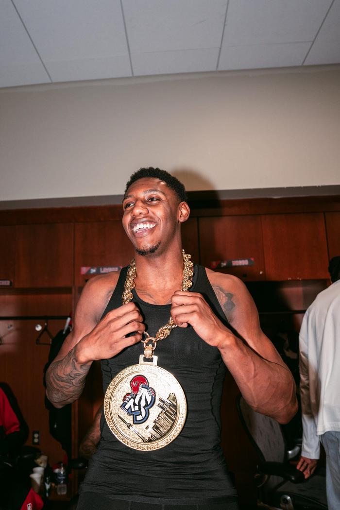 猛龙球员因家庭原因暂缺战队训练 猛龙球员因家庭原因暂缺战队训练