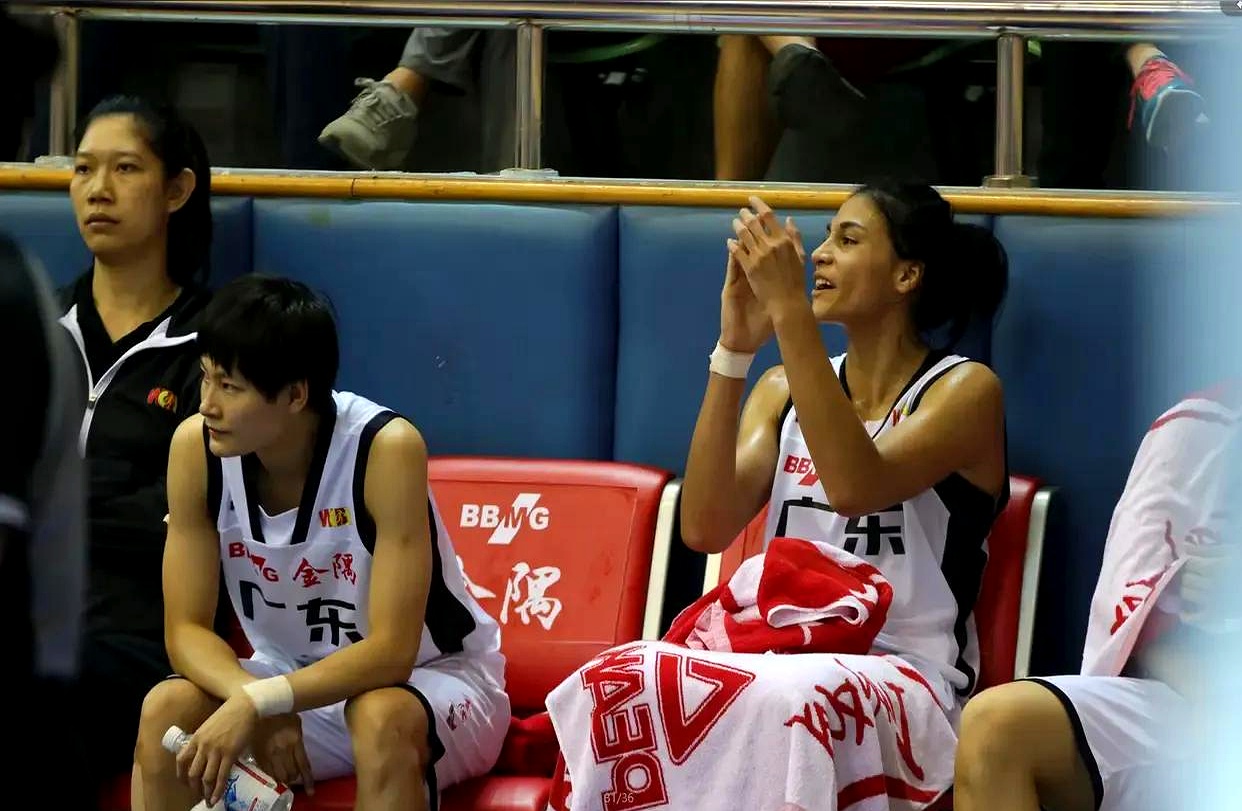 包含中国篮球联赛赛季中球队之间关系渐趋紧张的词条