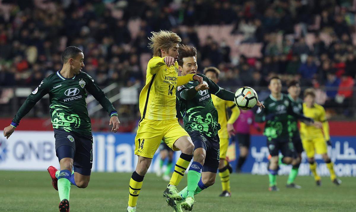 球队战意高涨,短兵相接激烈对决 球队战意高涨,短兵相接激烈对决