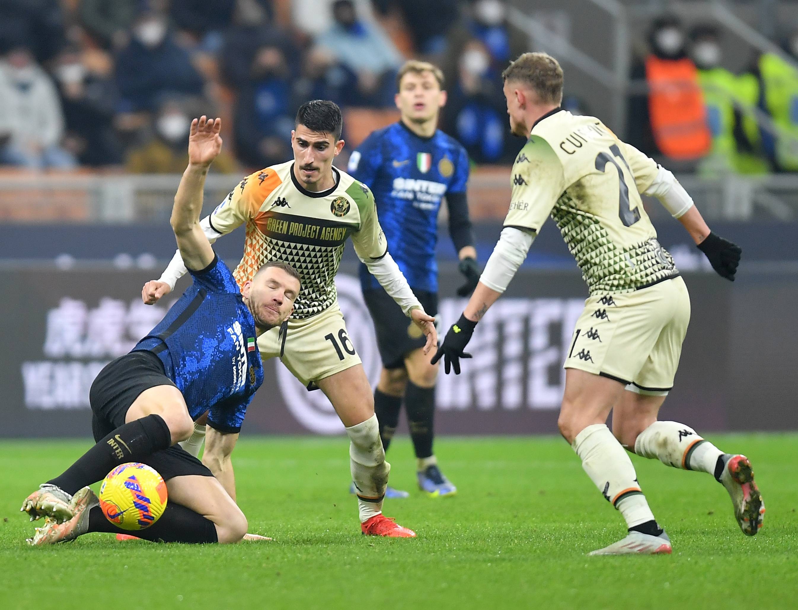 1xBit体育馆-拉齐奥客场征战，追逐尤文图斯宝座的简单介绍