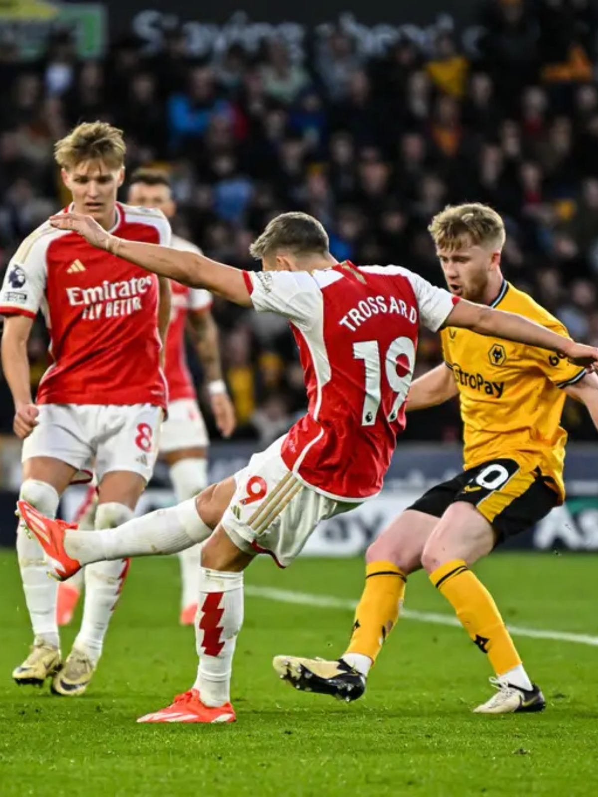 1xBit体育在线-包含莱切斯特城发挥出色，领先积分榜！的词条