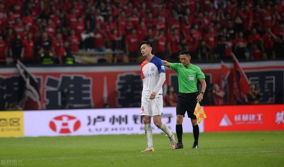 皇家马德里俱乐部签约法国前锋，引发球迷热议