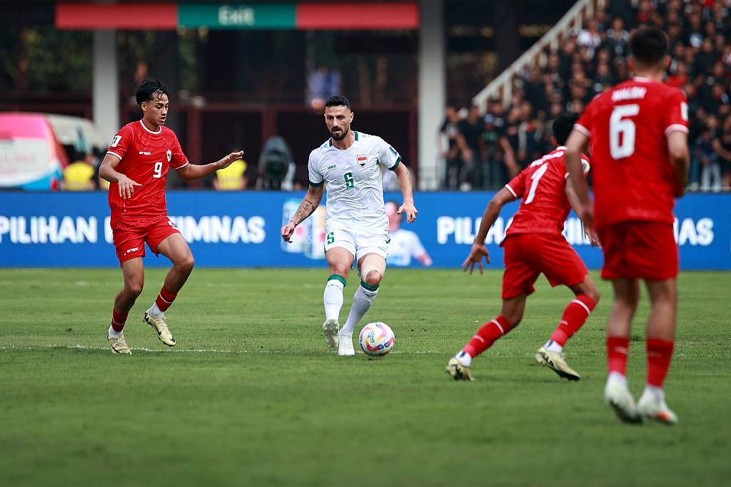 阿曼队球员团结，战胜对手取得胜利