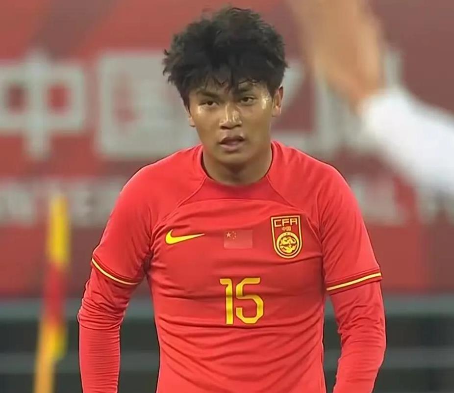 越南队战胜对手挺进下一阶段