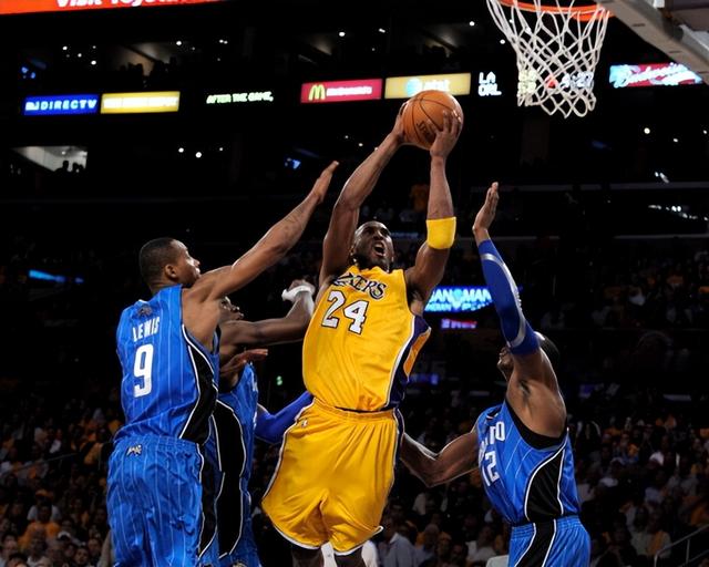 湖人队前场球员突出表现,压制对手反扑的简单介绍 湖人队前场球员突出表现,压制对手反扑的简单介绍