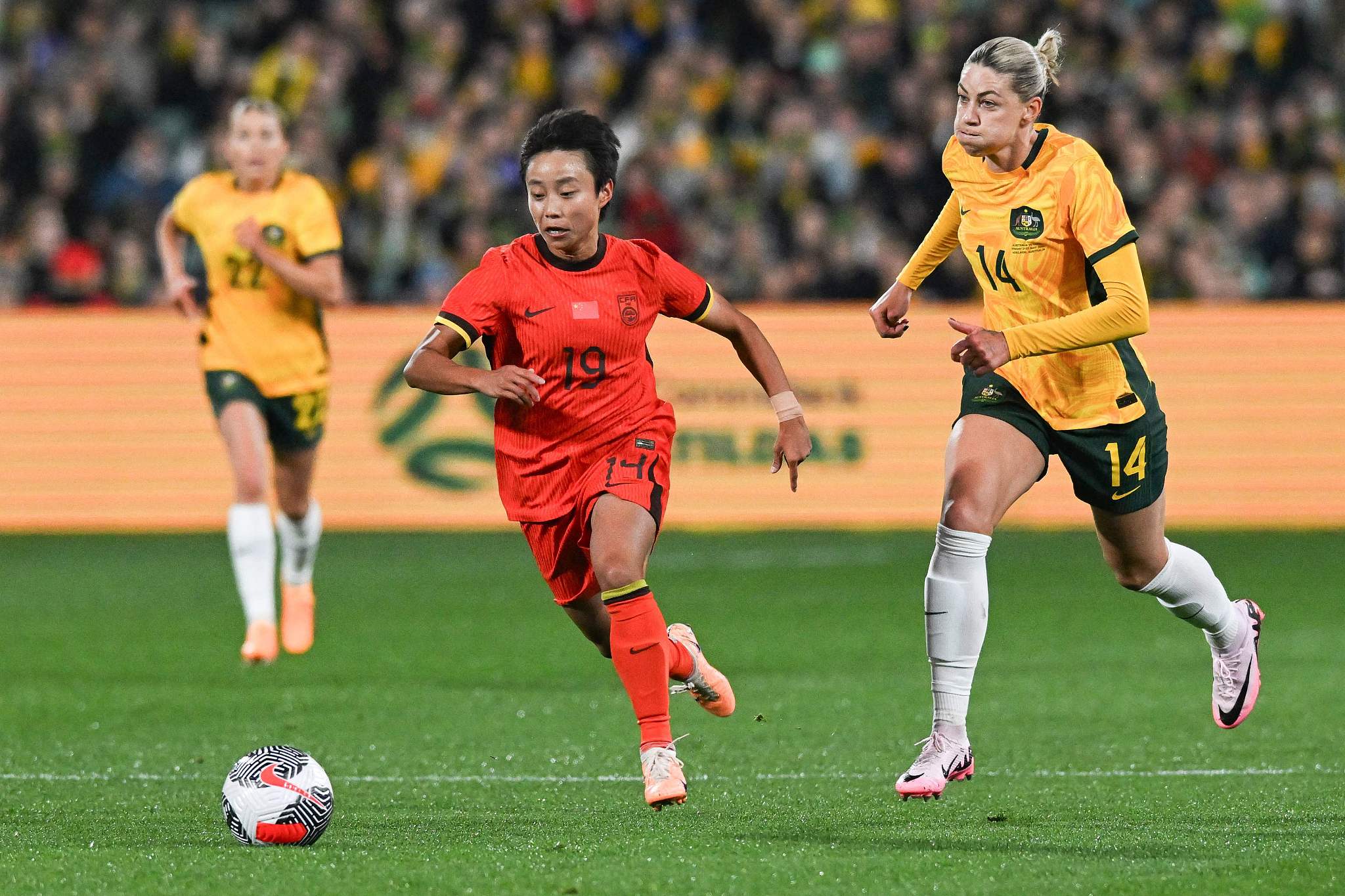 足球女子半决赛选手各个发挥亮眼