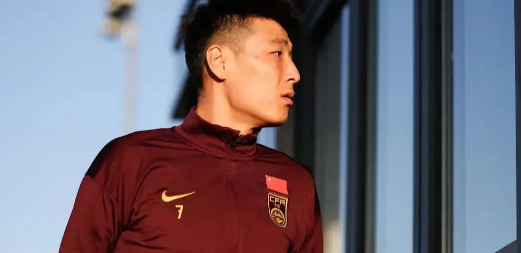 包含亚洲足球赛场上的一场历史性较量的词条