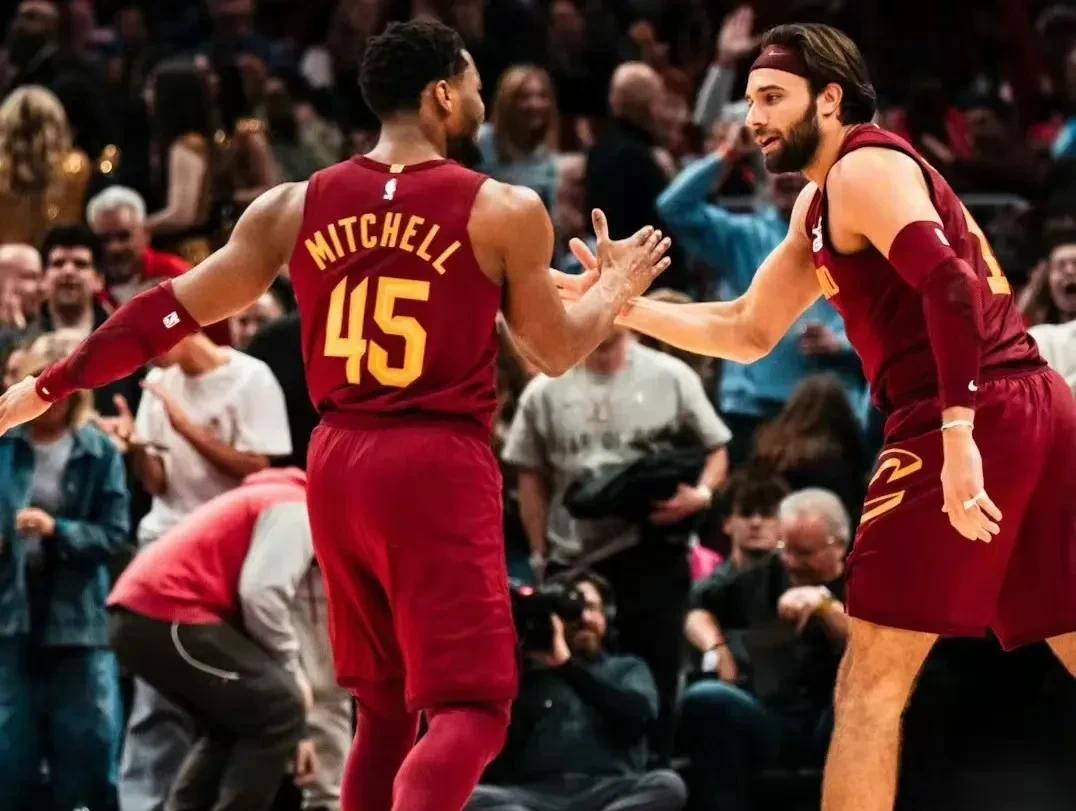 爵士大胜灰熊，米切尔控场稳定